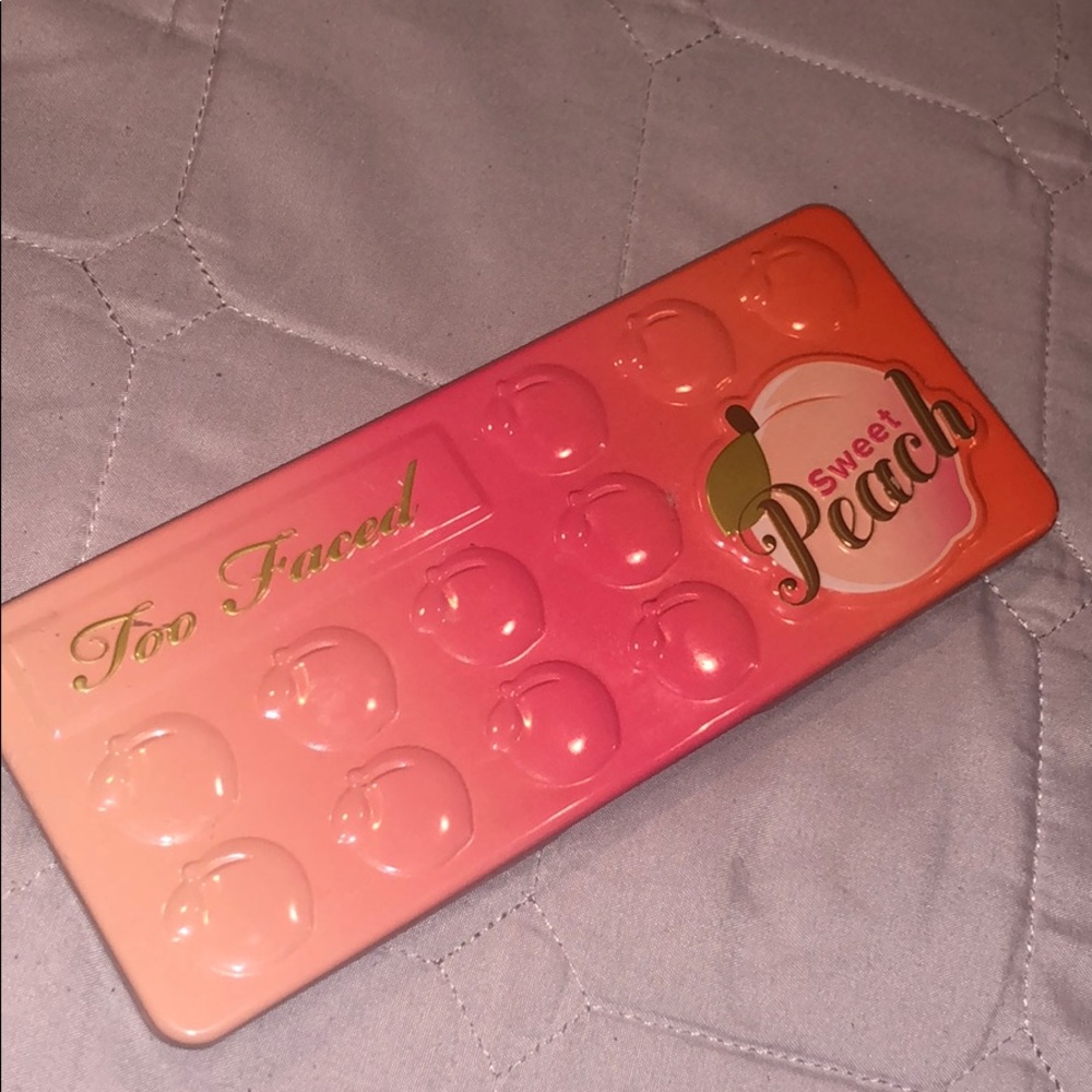 Too faced Peach palette